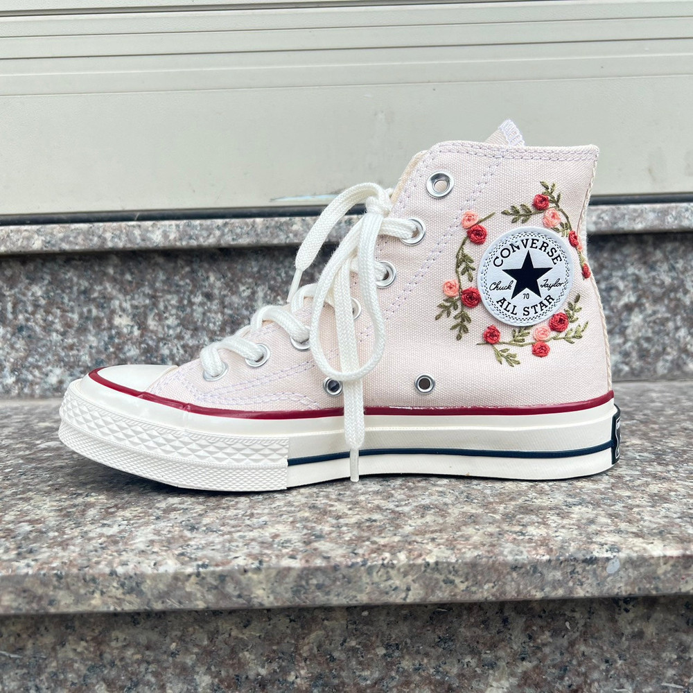 Custom Floral Embroidered Shoes, Handmade Embroidered Converse, Converse Custom, Converse Wreath Flower, Custom Flower Chuck Taylor 1970s - 9.jpg