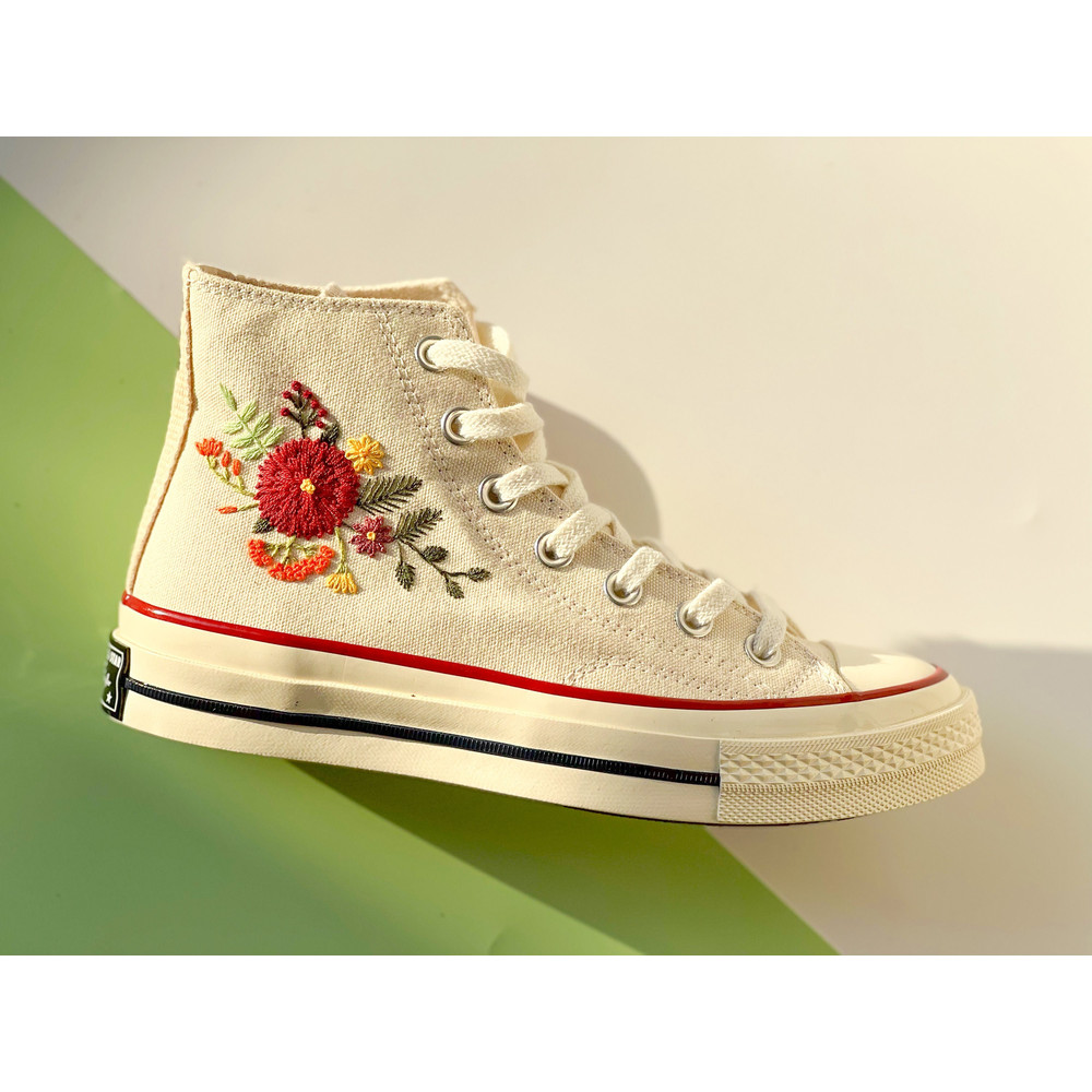 Custom Floral Embroidered Shoes, Handmade Embroidered Converse, Converse Custom, Converse Wreath Flower, Custom Flower Chuck Taylor 1970s - 8.jpg