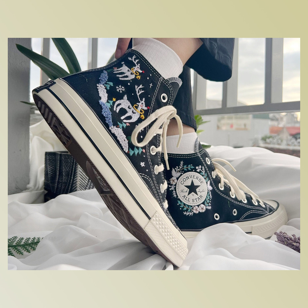 Custom Floral Embroidered Shoes, Handmade Embroidered Converse, Converse Custom, Converse Wreath Flower, Custom Flower Chuck Taylor 1970s - 1.jpg