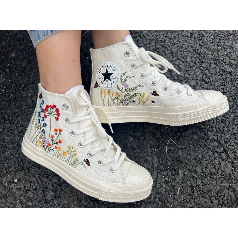 Custom Floral Embroidered Shoes, Handmade Embroidered Converse, Converse Custom, Converse Wreath Flower, Custom Flower Chuck Taylor 1970s - 7.jpg