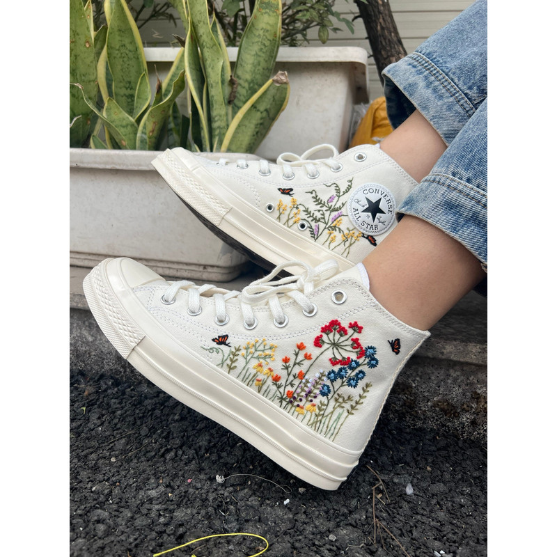 Custom Floral Embroidered Shoes, Handmade Embroidered Converse, Converse Custom, Converse Wreath Flower, Custom Flower Chuck Taylor 1970s - 8.jpg