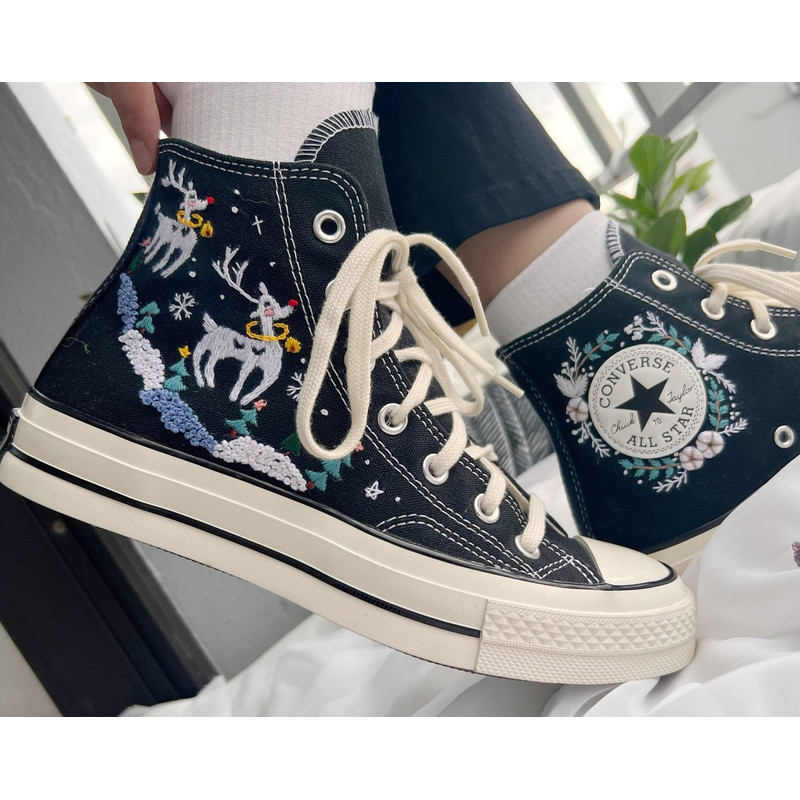 Custom Floral Embroidered Shoes, Handmade Embroidered Converse, Converse Custom, Converse Wreath Flower, Custom Flower Chuck Taylor 1970s - 4.jpg