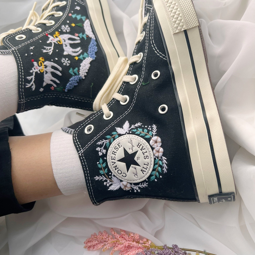 Custom Floral Embroidered Shoes, Handmade Embroidered Converse, Converse Custom, Converse Wreath Flower, Custom Flower Chuck Taylor 1970s - 6.jpg
