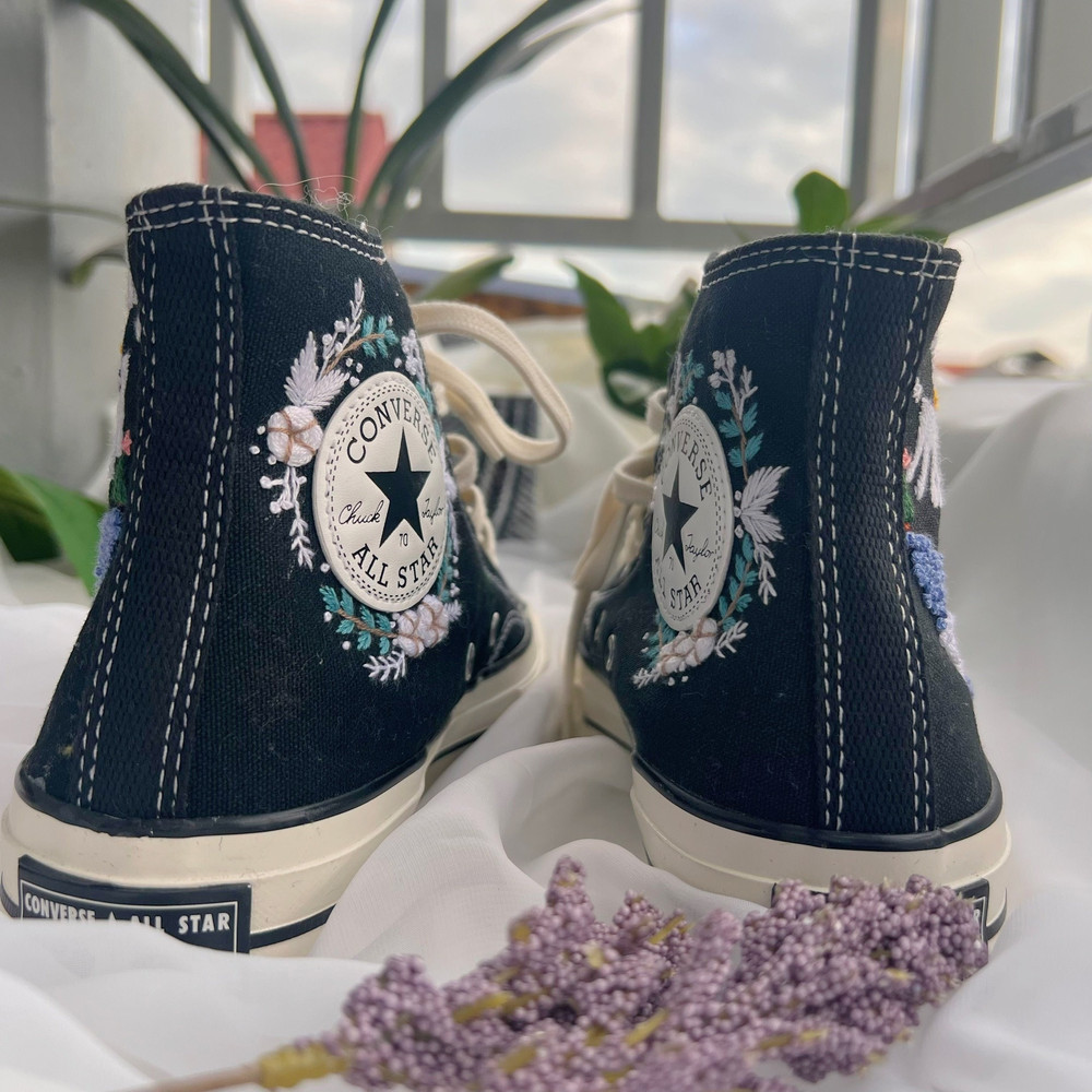 Custom Floral Embroidered Shoes, Handmade Embroidered Converse, Converse Custom, Converse Wreath Flower, Custom Flower Chuck Taylor 1970s - 7.jpg