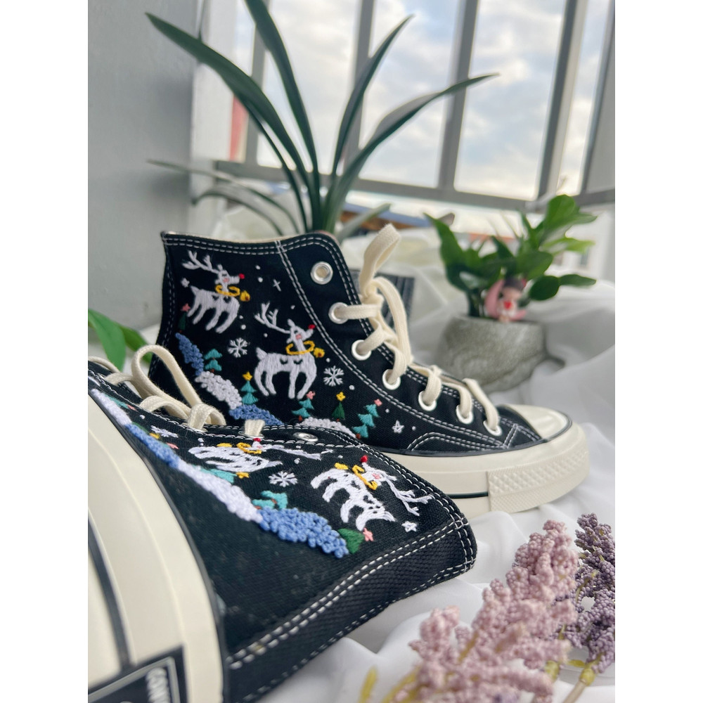 Custom Floral Embroidered Shoes, Handmade Embroidered Converse, Converse Custom, Converse Wreath Flower, Custom Flower Chuck Taylor 1970s - 8.jpg