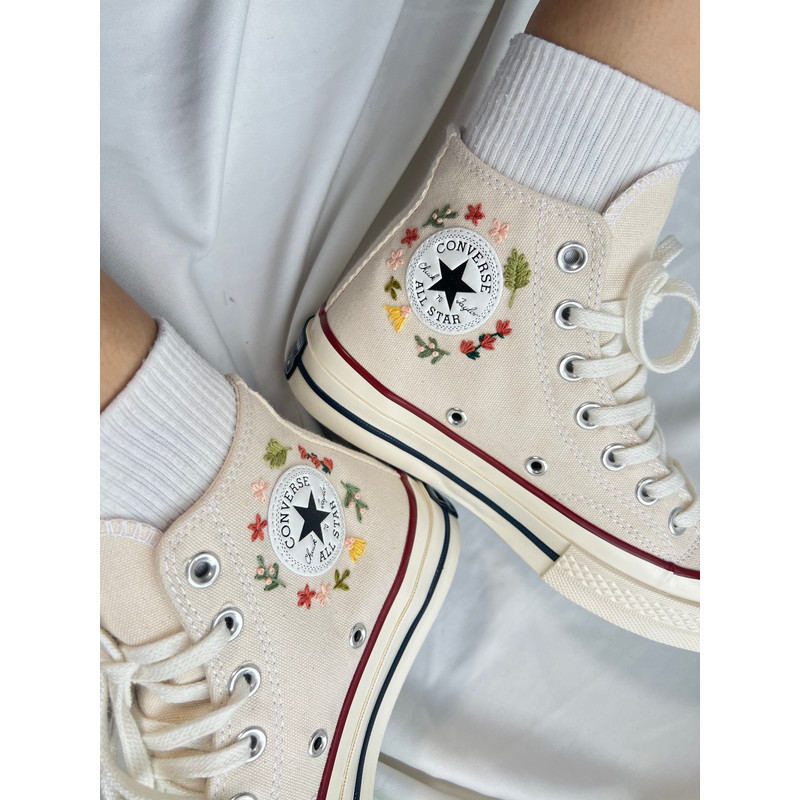 Custom Floral Embroidered Shoes, Handmade Embroidered Converse, Converse Custom, Converse Wreath Flower, Custom Flower Chuck Taylor 1970s - 7.jpg