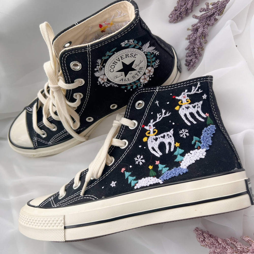 Custom Floral Embroidered Shoes, Handmade Embroidered Converse, Converse Custom, Converse Wreath Flower, Custom Flower Chuck Taylor 1970s - 9.jpg