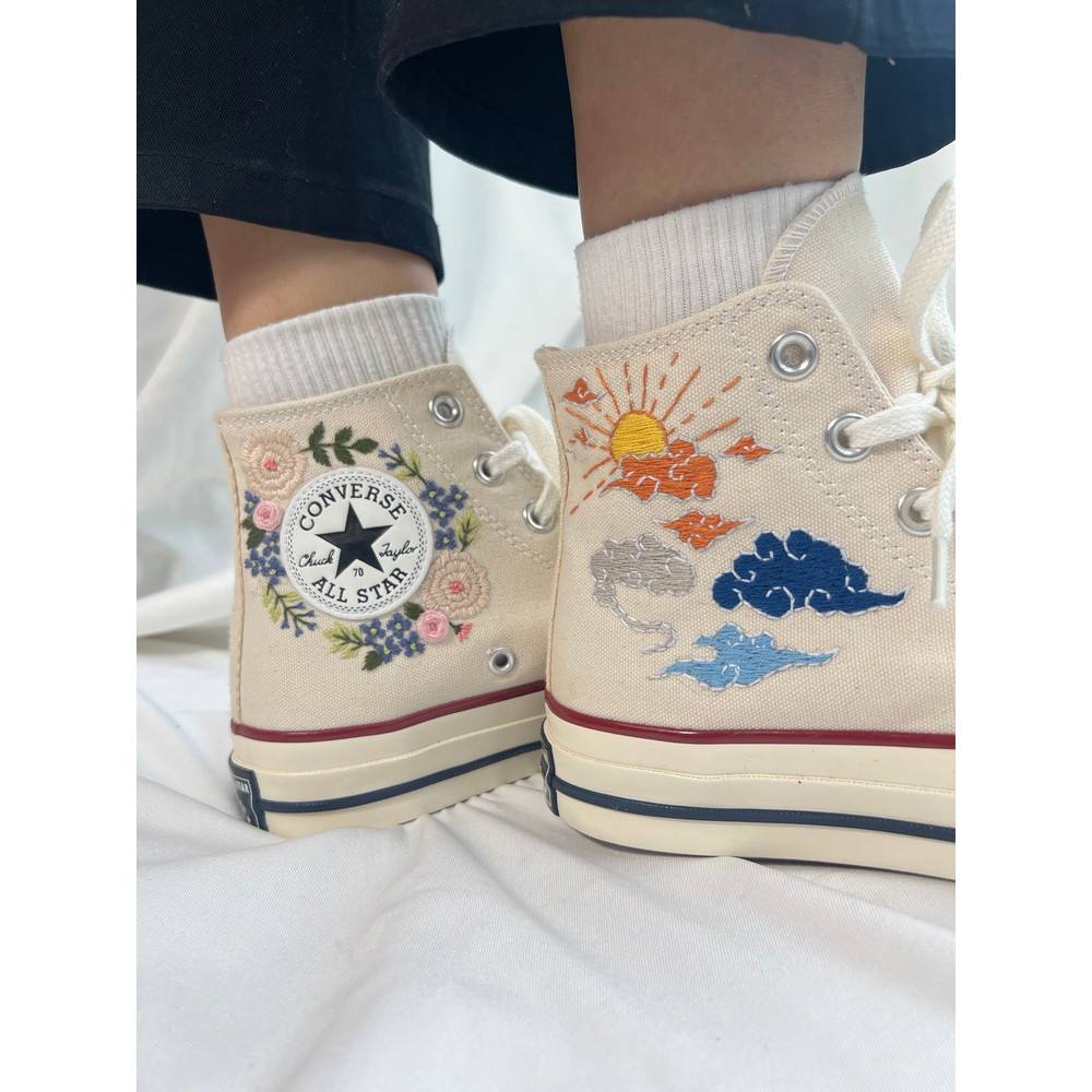 Custom Floral Embroidered Shoes, Handmade Embroidered Converse, Converse Custom, Converse Wreath Flower, Custom Flower Chuck Taylor 1970s - 2.jpg