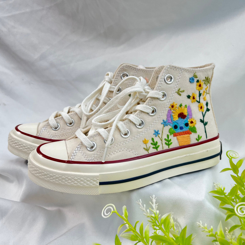 Custom Floral Embroidered Shoes, Handmade Embroidered Converse, Converse Custom, Converse Wreath Flower, Custom Flower Chuck Taylor 1970s - 9.jpg