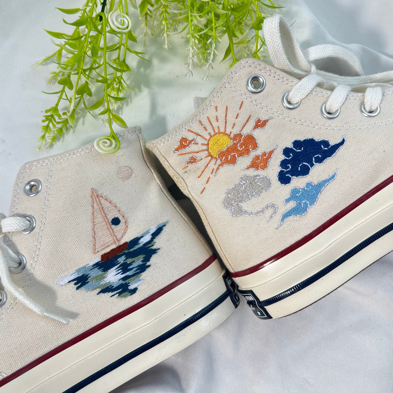Custom Floral Embroidered Shoes, Handmade Embroidered Converse, Converse Custom, Converse Wreath Flower, Custom Flower Chuck Taylor 1970s - 5.jpg