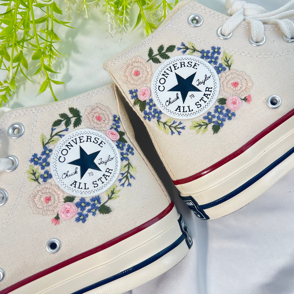 Custom Floral Embroidered Shoes, Handmade Embroidered Converse, Converse Custom, Converse Wreath Flower, Custom Flower Chuck Taylor 1970s - 6.jpg