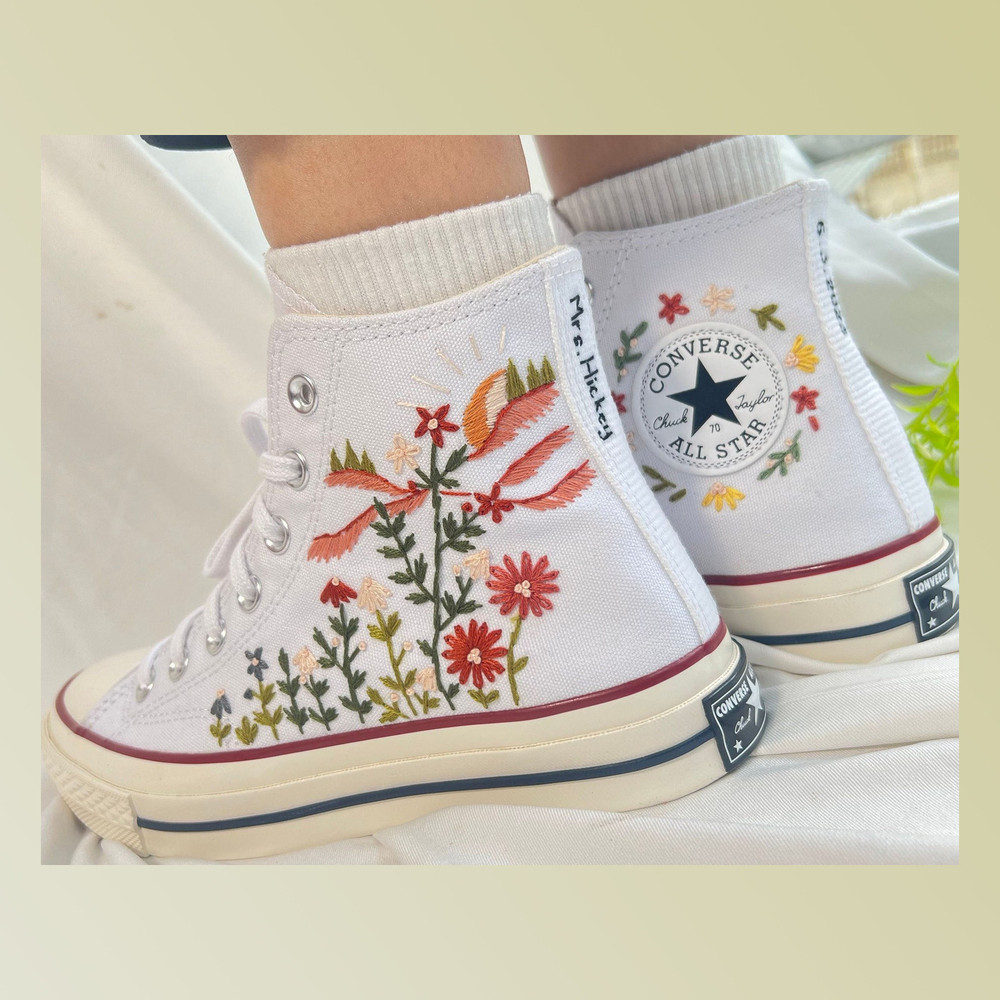 Custom Floral Embroidered Shoes, Handmade Embroidered Converse, Converse Custom, Converse Wreath Flower, Custom Flower Chuck Taylor 1970s - 1.jpg