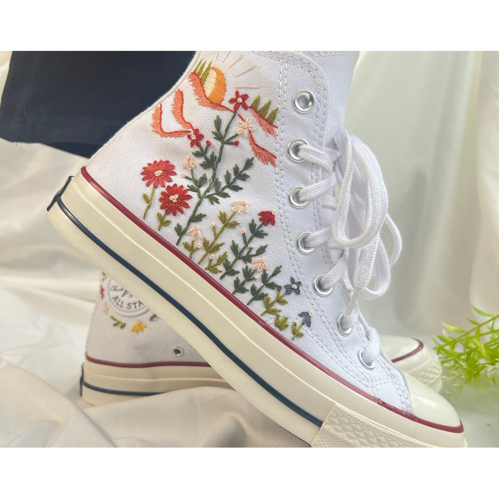 Custom Floral Embroidered Shoes, Handmade Embroidered Converse, Converse Custom, Converse Wreath Flower, Custom Flower Chuck Taylor 1970s - 4.jpg