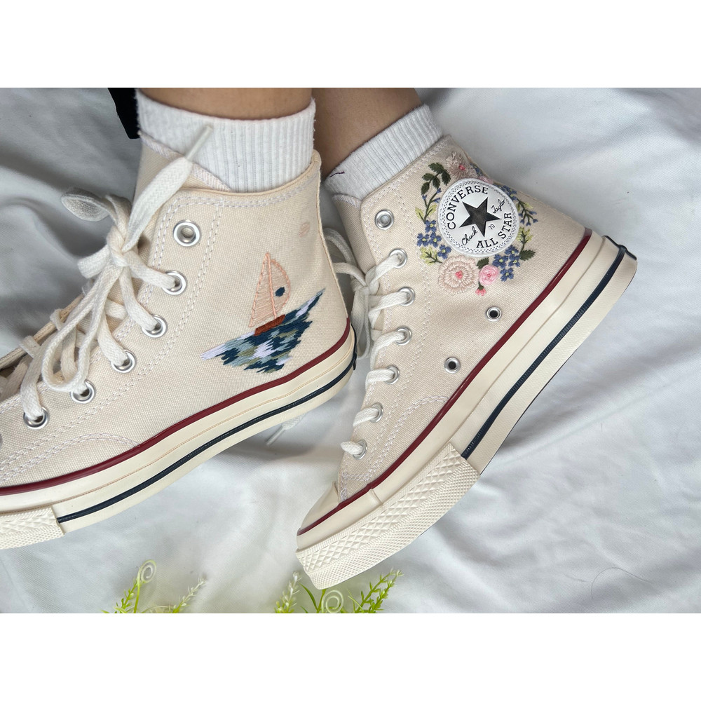 Custom Floral Embroidered Shoes, Handmade Embroidered Converse, Converse Custom, Converse Wreath Flower, Custom Flower Chuck Taylor 1970s - 8.jpg