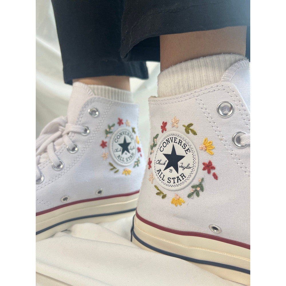 Custom Floral Embroidered Shoes, Handmade Embroidered Converse, Converse Custom, Converse Wreath Flower, Custom Flower Chuck Taylor 1970s - 5.jpg