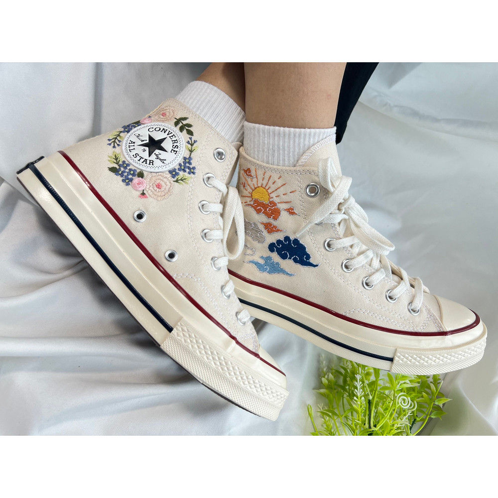 Custom Floral Embroidered Shoes, Handmade Embroidered Converse, Converse Custom, Converse Wreath Flower, Custom Flower Chuck Taylor 1970s - 9.jpg