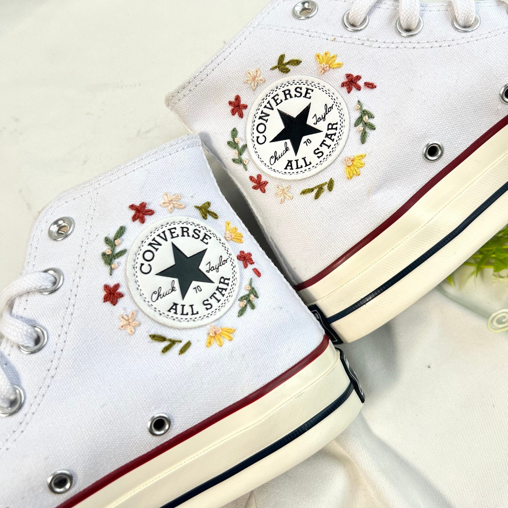 Custom Floral Embroidered Shoes, Handmade Embroidered Converse, Converse Custom, Converse Wreath Flower, Custom Flower Chuck Taylor 1970s - 6.jpg