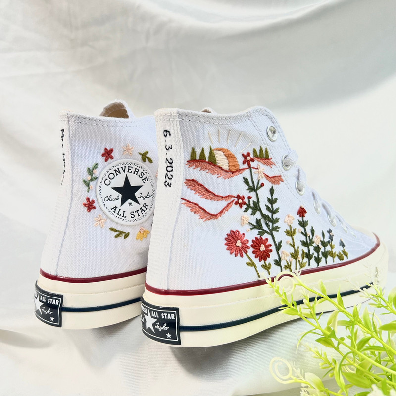 Custom Floral Embroidered Shoes, Handmade Embroidered Converse, Converse Custom, Converse Wreath Flower, Custom Flower Chuck Taylor 1970s - 7.jpg