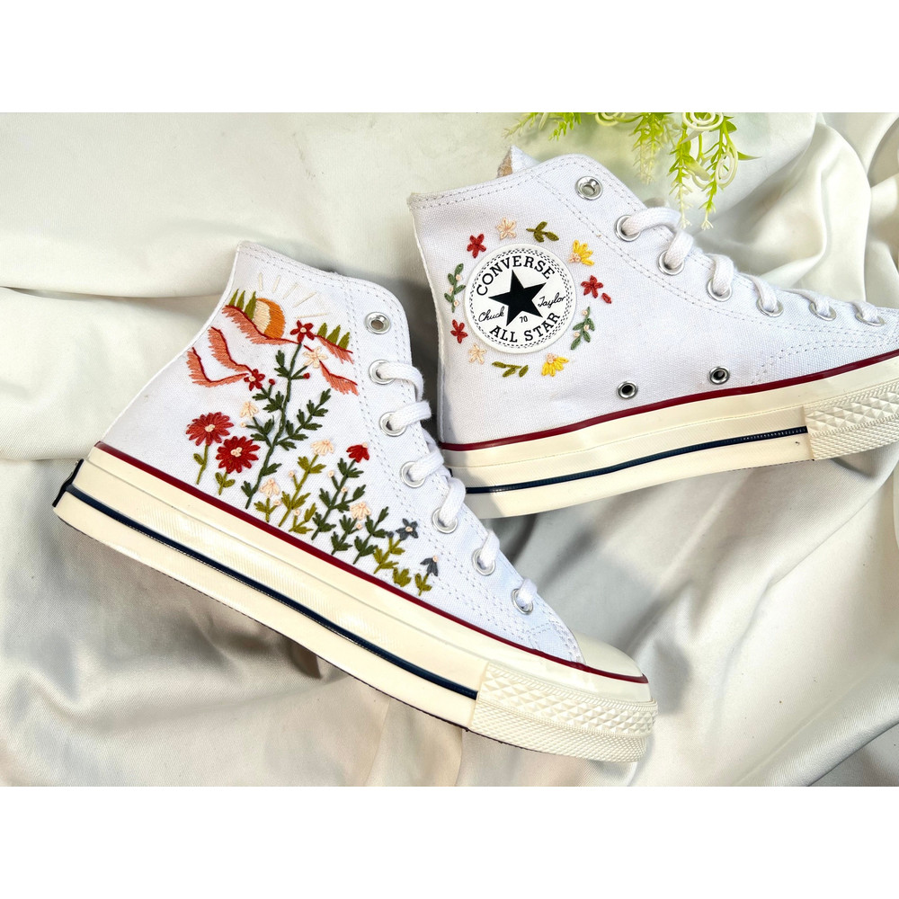 Custom Floral Embroidered Shoes, Handmade Embroidered Converse, Converse Custom, Converse Wreath Flower, Custom Flower Chuck Taylor 1970s - 8.jpg