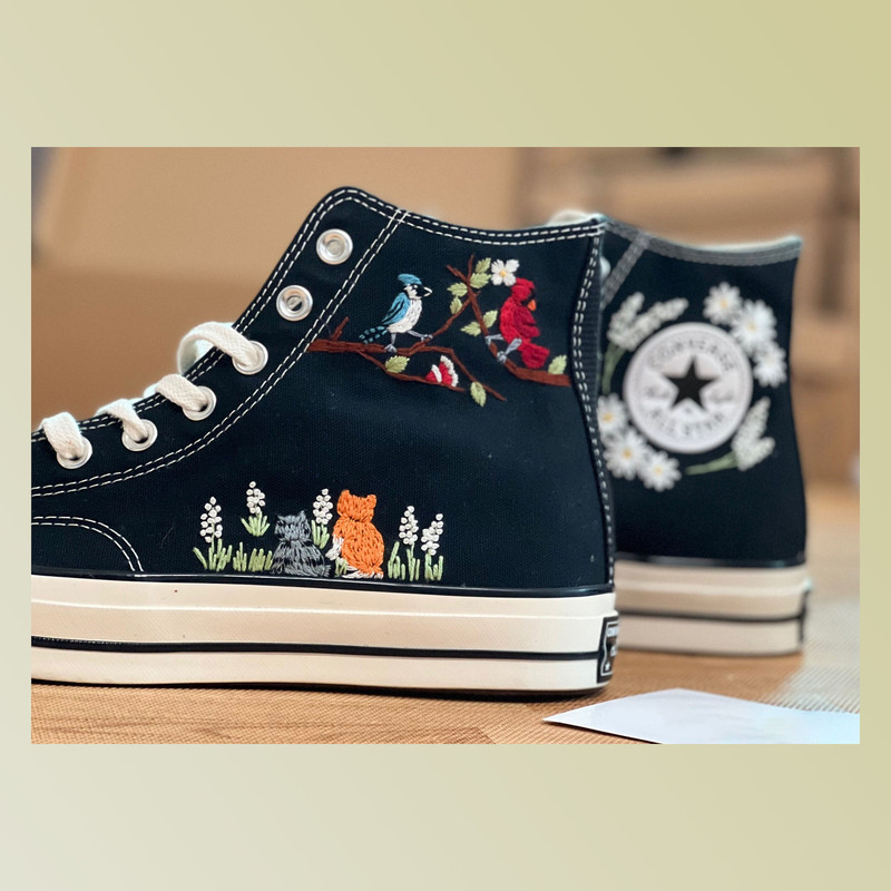 Custom Floral Embroidered Shoes, Handmade Embroidered Converse, Converse Custom, Converse Wreath Flower, Custom Flower Chuck Taylor 1970s - 1.jpg