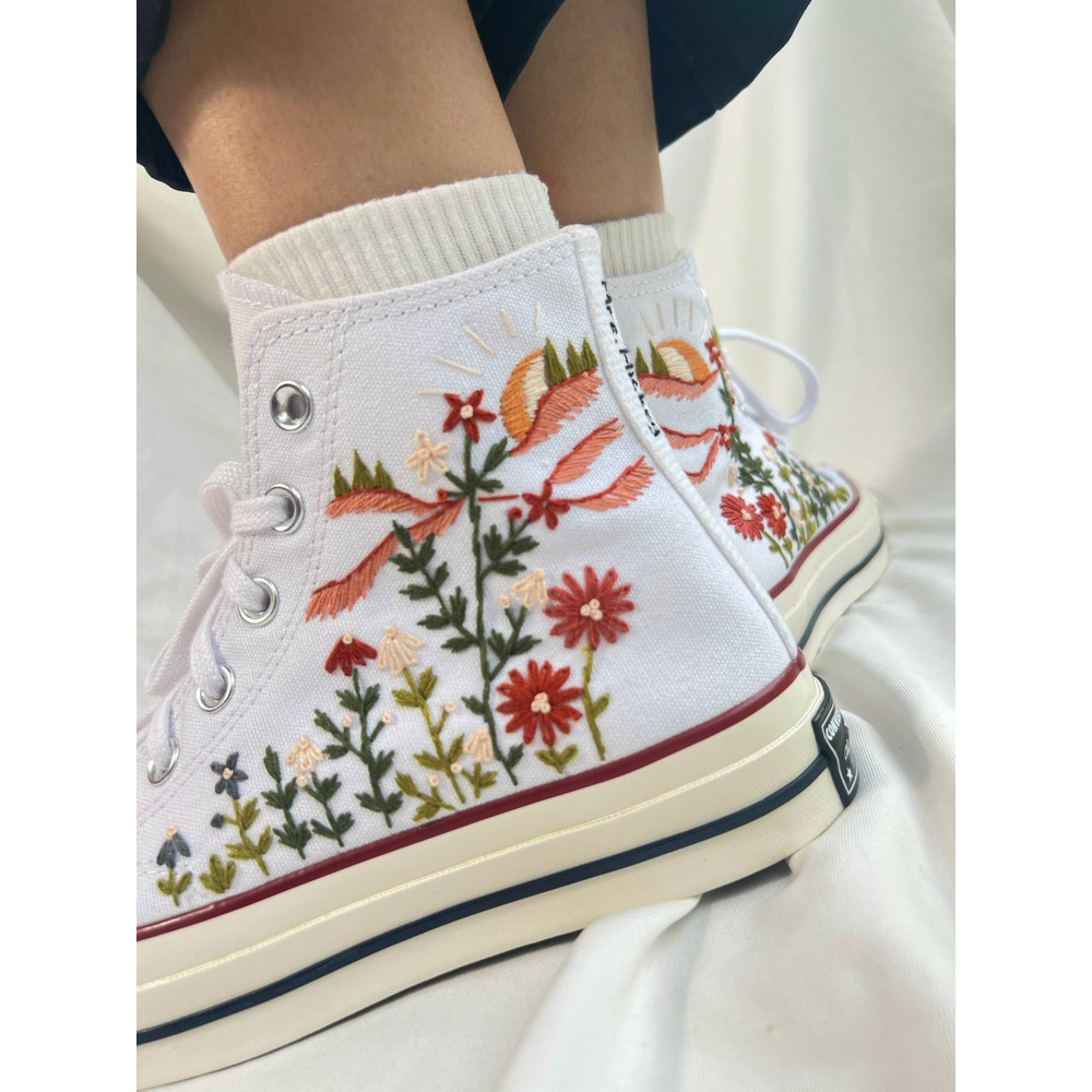 Custom Floral Embroidered Shoes, Handmade Embroidered Converse, Converse Custom, Converse Wreath Flower, Custom Flower Chuck Taylor 1970s - 9.jpg