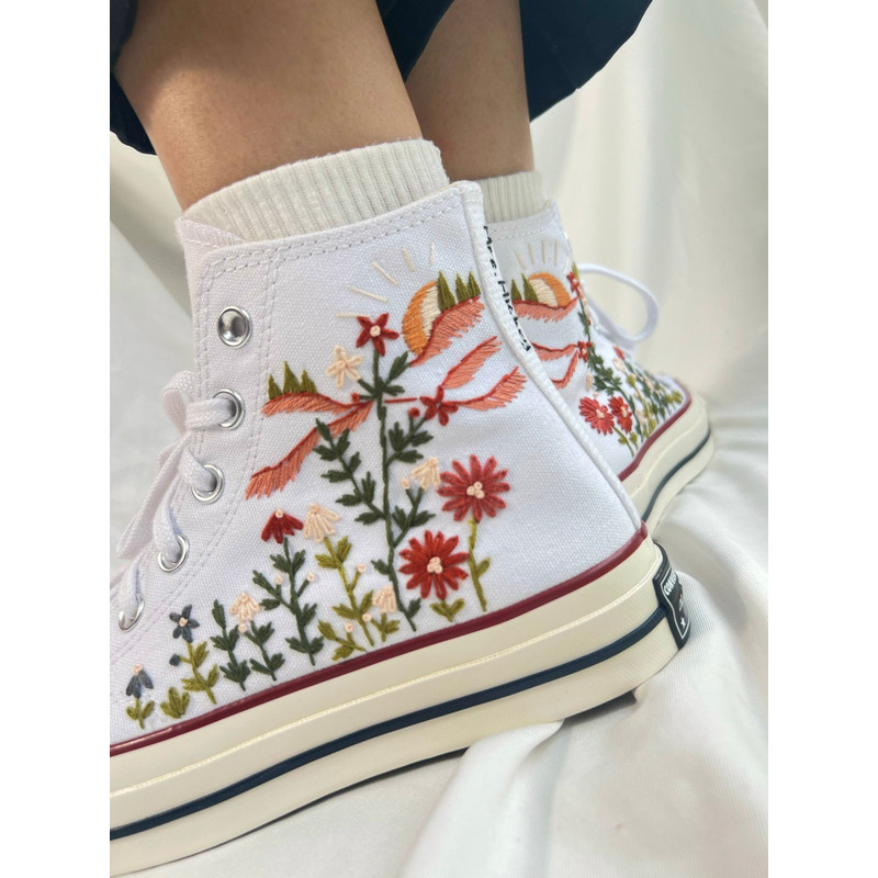 Custom Floral Embroidered Shoes, Handmade Embroidered Converse, Converse Custom, Converse Wreath Flower, Custom Flower Chuck Taylor 1970s - 9.jpg