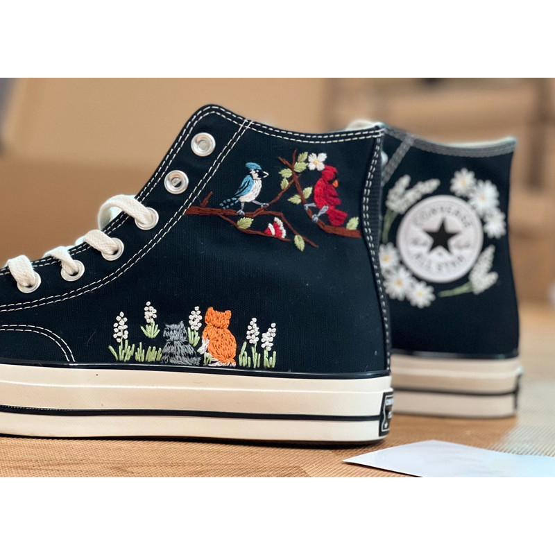Custom Floral Embroidered Shoes, Handmade Embroidered Converse, Converse Custom, Converse Wreath Flower, Custom Flower Chuck Taylor 1970s - 2.jpg