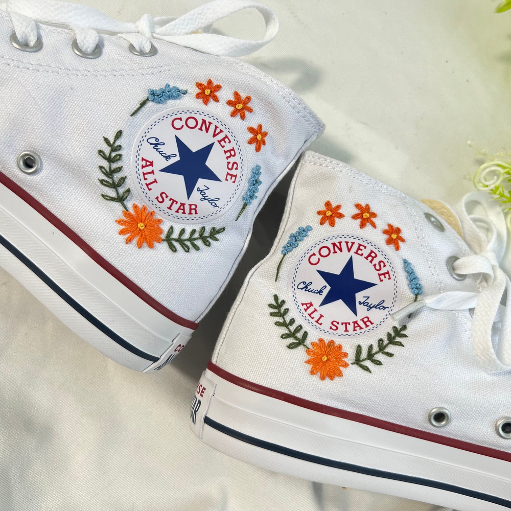 Custom Floral Embroidered Shoes, Handmade Embroidered Converse, Converse Custom, Converse Wreath Flower, Custom Flower Chuck Taylor 1970s - 6.jpg