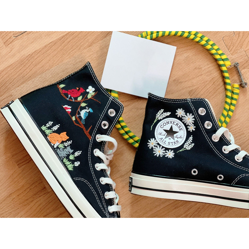 Custom Floral Embroidered Shoes, Handmade Embroidered Converse, Converse Custom, Converse Wreath Flower, Custom Flower Chuck Taylor 1970s - 5.jpg