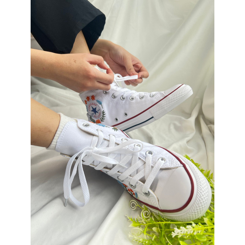 Custom Floral Embroidered Shoes, Handmade Embroidered Converse, Converse Custom, Converse Wreath Flower, Custom Flower Chuck Taylor 1970s - 9.jpg