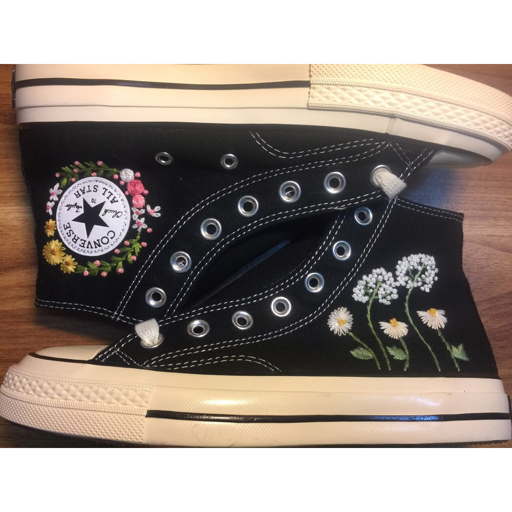 Custom Floral Embroidered Shoes, Handmade Embroidered Converse, Converse Custom, Converse Wreath Flower, Custom Flower Chuck Taylor 1970s - 5.jpg