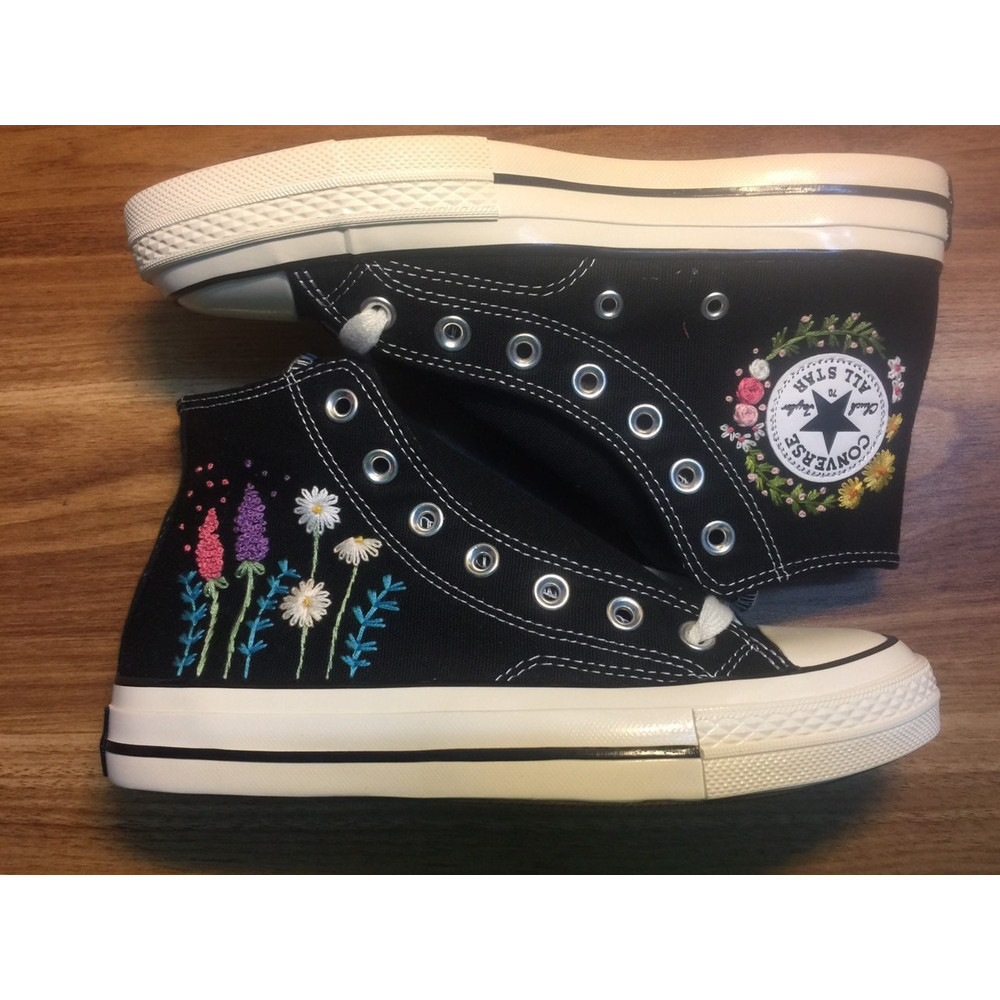 Custom Floral Embroidered Shoes, Handmade Embroidered Converse, Converse Custom, Converse Wreath Flower, Custom Flower Chuck Taylor 1970s - 6.jpg