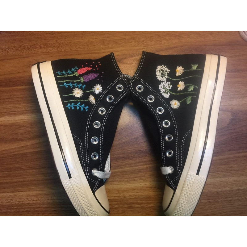 Custom Floral Embroidered Shoes, Handmade Embroidered Converse, Converse Custom, Converse Wreath Flower, Custom Flower Chuck Taylor 1970s - 7.jpg