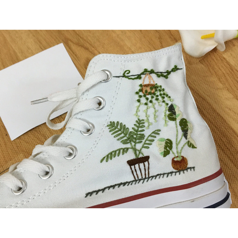 Custom Floral Embroidered Shoes, Handmade Embroidered Converse, Converse Custom, Converse Wreath Flower, Custom Flower Chuck Taylor 1970s - 6.jpg