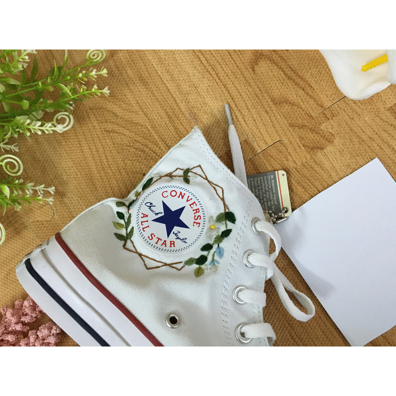 Custom Floral Embroidered Shoes, Handmade Embroidered Converse, Converse Custom, Converse Wreath Flower, Custom Flower Chuck Taylor 1970s - 9.jpg