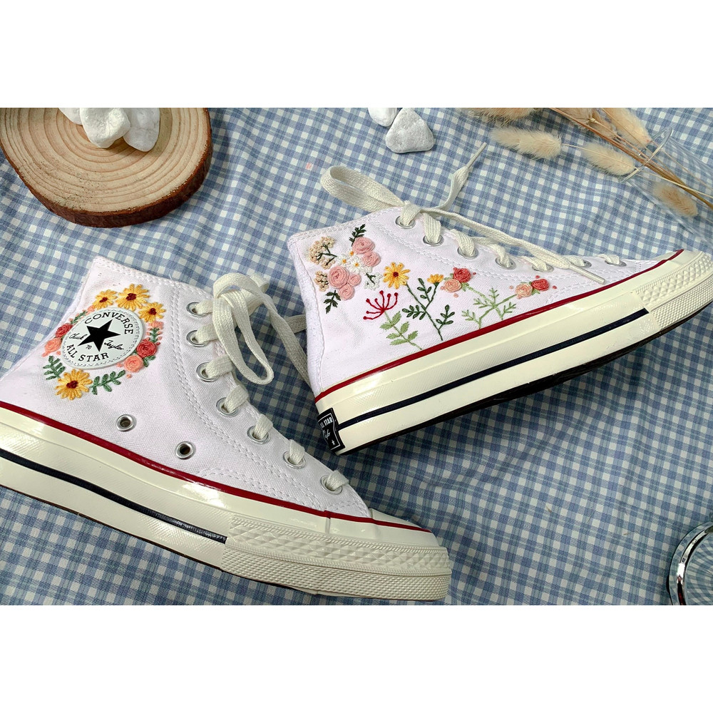Custom Floral Embroidered Shoes, Handmade Embroidered Converse, Converse Custom, Converse Wreath Flower, Custom Flower Chuck Taylor 1970s - 8.jpg