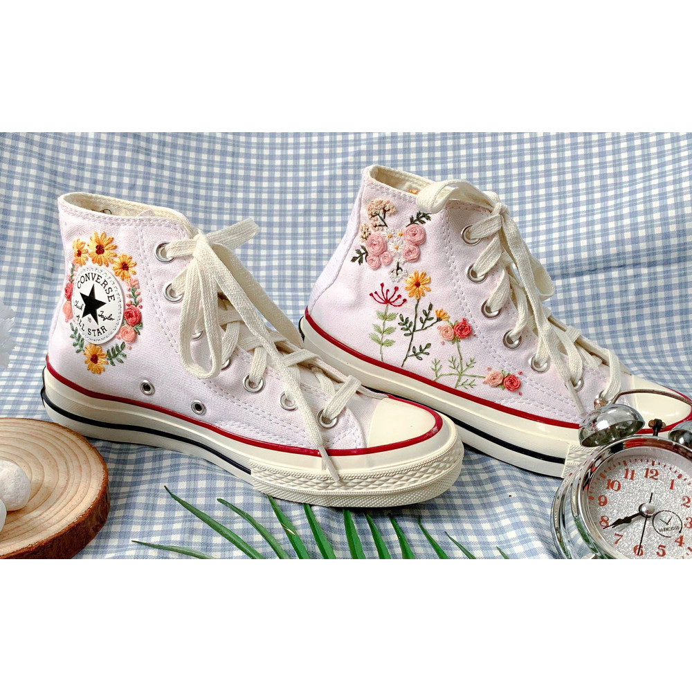 Custom Floral Embroidered Shoes, Handmade Embroidered Converse, Converse Custom, Converse Wreath Flower, Custom Flower Chuck Taylor 1970s - 9.jpg