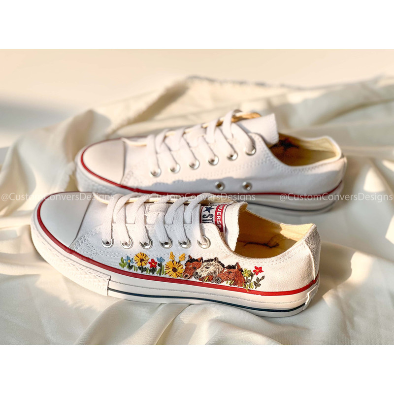 Custom Floral Embroidered Shoes, Handmade Embroidered Converse, Converse Custom, Converse Wreath Flower, Custom Flower Chuck Taylor 1970s - 5.jpg