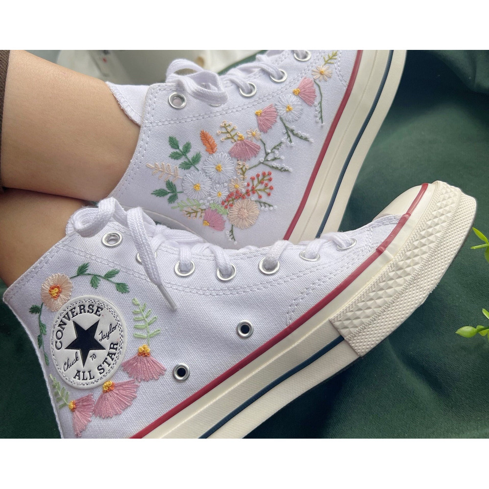 Custom Floral Embroidered Shoes, Handmade Embroidered Converse, Converse Custom, Converse Wreath Flower, Custom Flower Chuck Taylor 1970s - 5.jpg