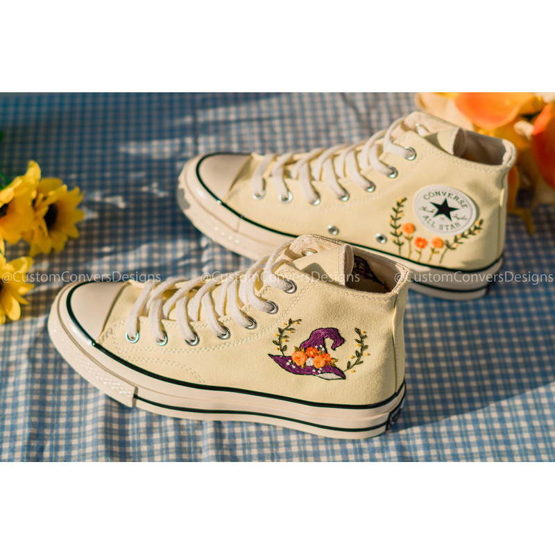 Custom Floral Embroidered Shoes, Handmade Embroidered Converse, Converse Custom, Converse Wreath Flower, Custom Flower Chuck Taylor 1970s - 10.jpg