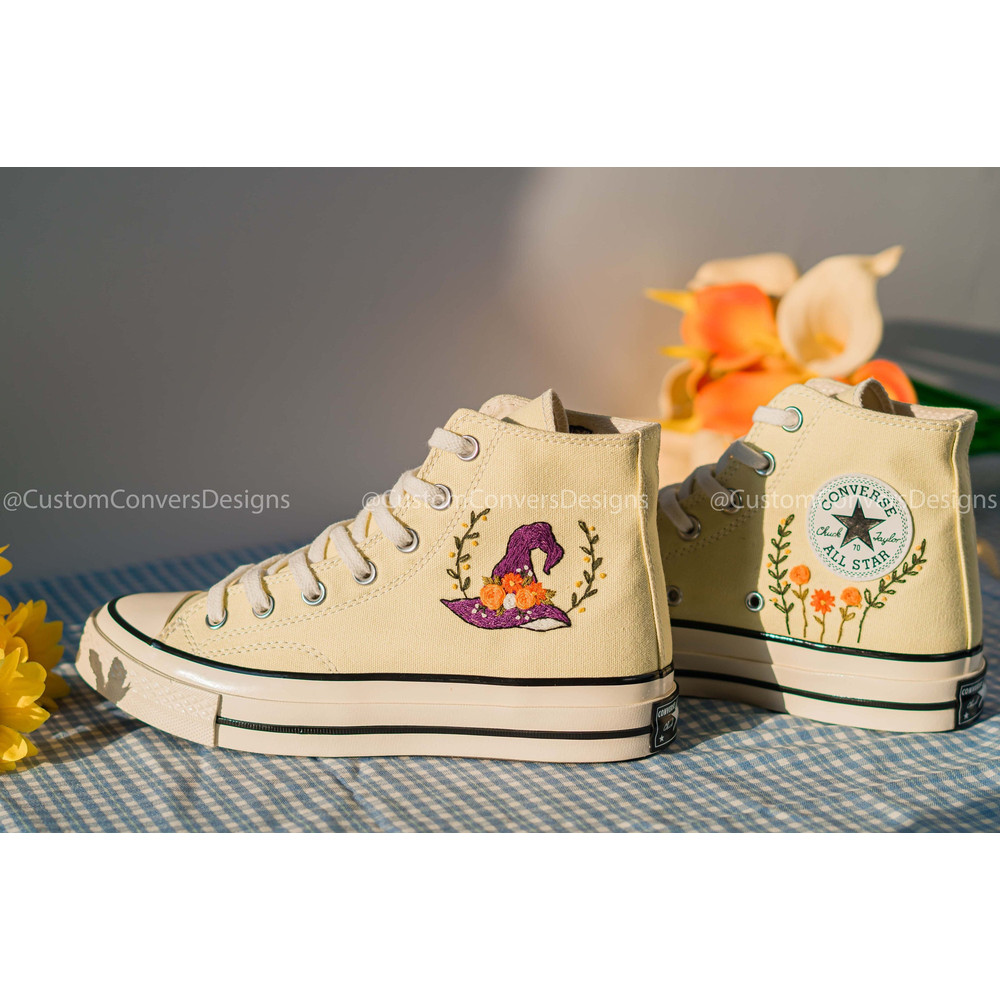 Custom Floral Embroidered Shoes, Handmade Embroidered Converse, Converse Custom, Converse Wreath Flower, Custom Flower Chuck Taylor 1970s - 2.jpg