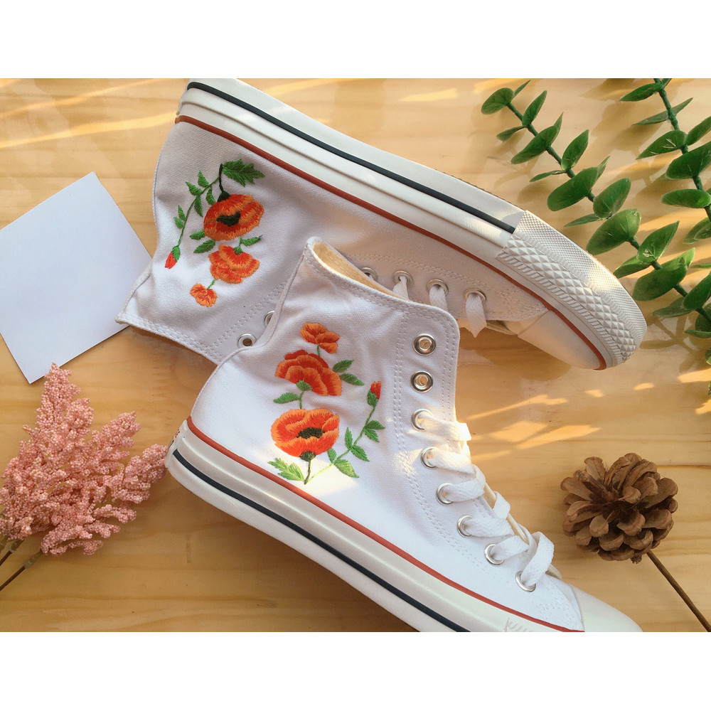 Custom Floral Embroidered Shoes, Handmade Embroidered Converse, Converse Custom, Converse Wreath Flower, Custom Flower Chuck Taylor 1970s - 2.jpg