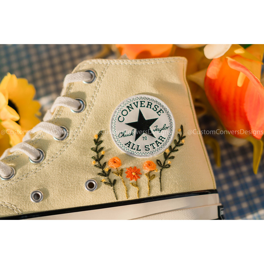 Custom Floral Embroidered Shoes, Handmade Embroidered Converse, Converse Custom, Converse Wreath Flower, Custom Flower Chuck Taylor 1970s - 6.jpg