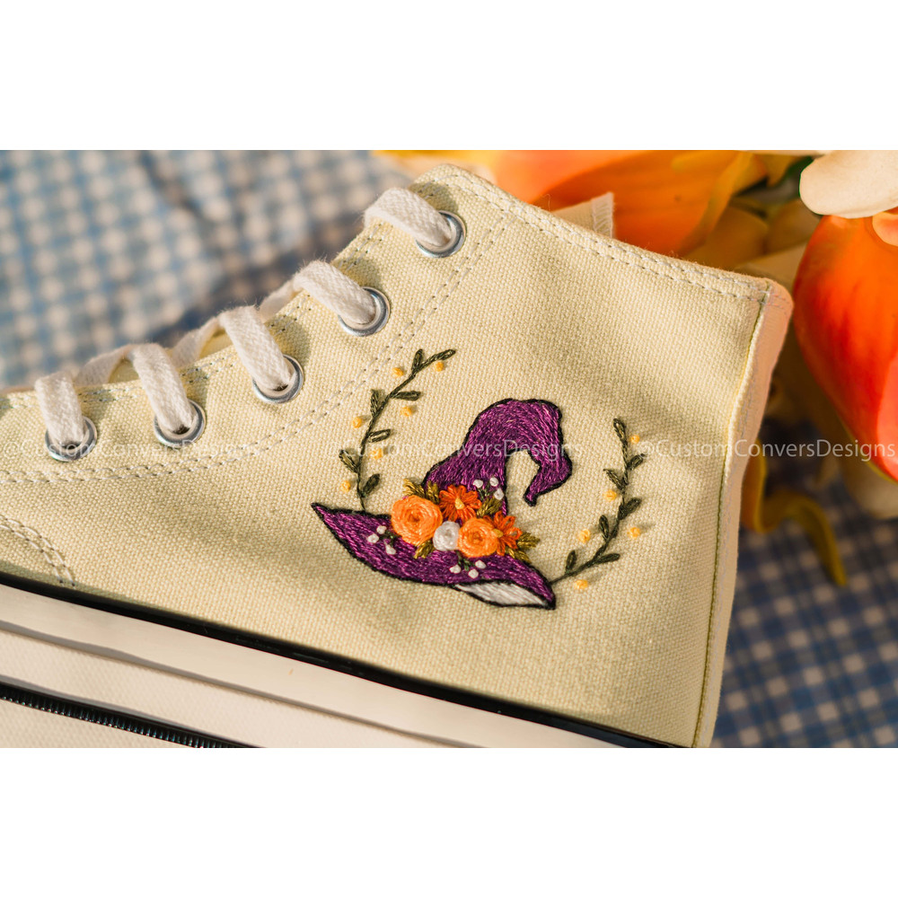 Custom Floral Embroidered Shoes, Handmade Embroidered Converse, Converse Custom, Converse Wreath Flower, Custom Flower Chuck Taylor 1970s - 7.jpg