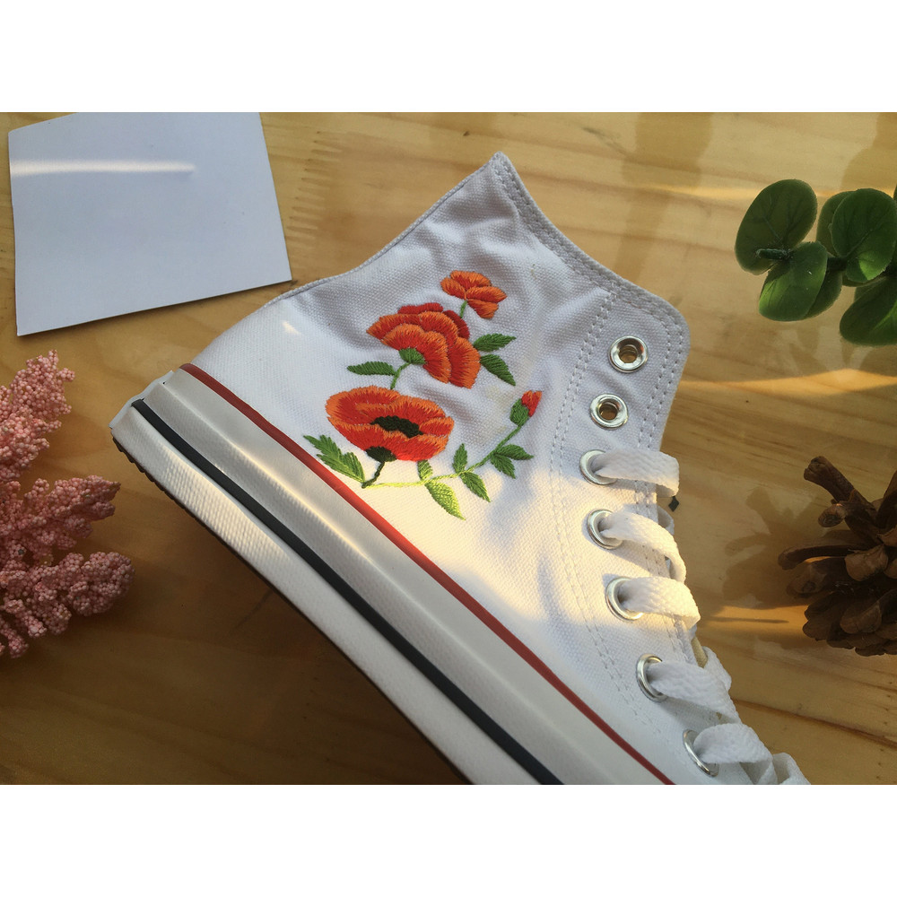 Custom Floral Embroidered Shoes, Handmade Embroidered Converse, Converse Custom, Converse Wreath Flower, Custom Flower Chuck Taylor 1970s - 7.jpg