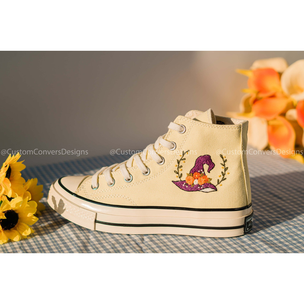 Custom Floral Embroidered Shoes, Handmade Embroidered Converse, Converse Custom, Converse Wreath Flower, Custom Flower Chuck Taylor 1970s - 9.jpg