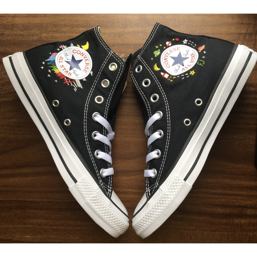 Custom Floral Embroidered Shoes, Handmade Embroidered Converse, Converse Custom, Converse Wreath Flower, Custom Flower Chuck Taylor 1970s - 4.jpg