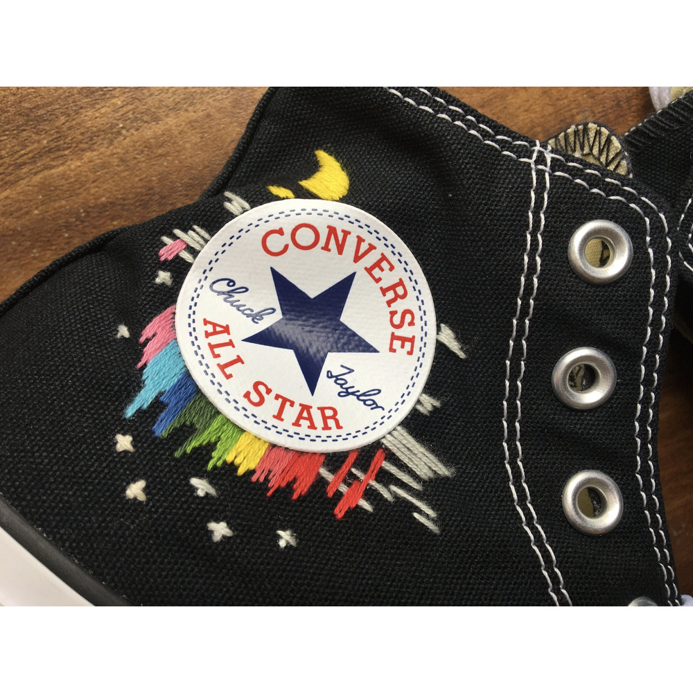 Custom Floral Embroidered Shoes, Handmade Embroidered Converse, Converse Custom, Converse Wreath Flower, Custom Flower Chuck Taylor 1970s - 5.jpg