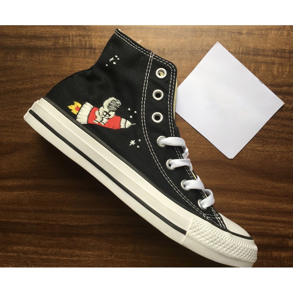 Custom Floral Embroidered Shoes, Handmade Embroidered Converse, Converse Custom, Converse Wreath Flower, Custom Flower Chuck Taylor 1970s - 7.jpg