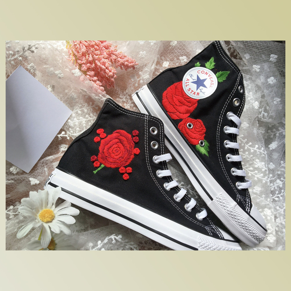 Custom Floral Embroidered Shoes, Handmade Embroidered Converse, Converse Custom, Converse Wreath Flower, Custom Flower Chuck Taylor 1970s - 1.jpg